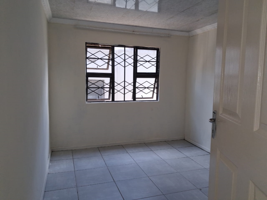 To Let 5 Bedroom Property for Rent in Cambridge Eastern Cape